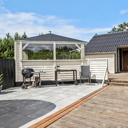 Awesome In With Kitchen Holiday home Vemb